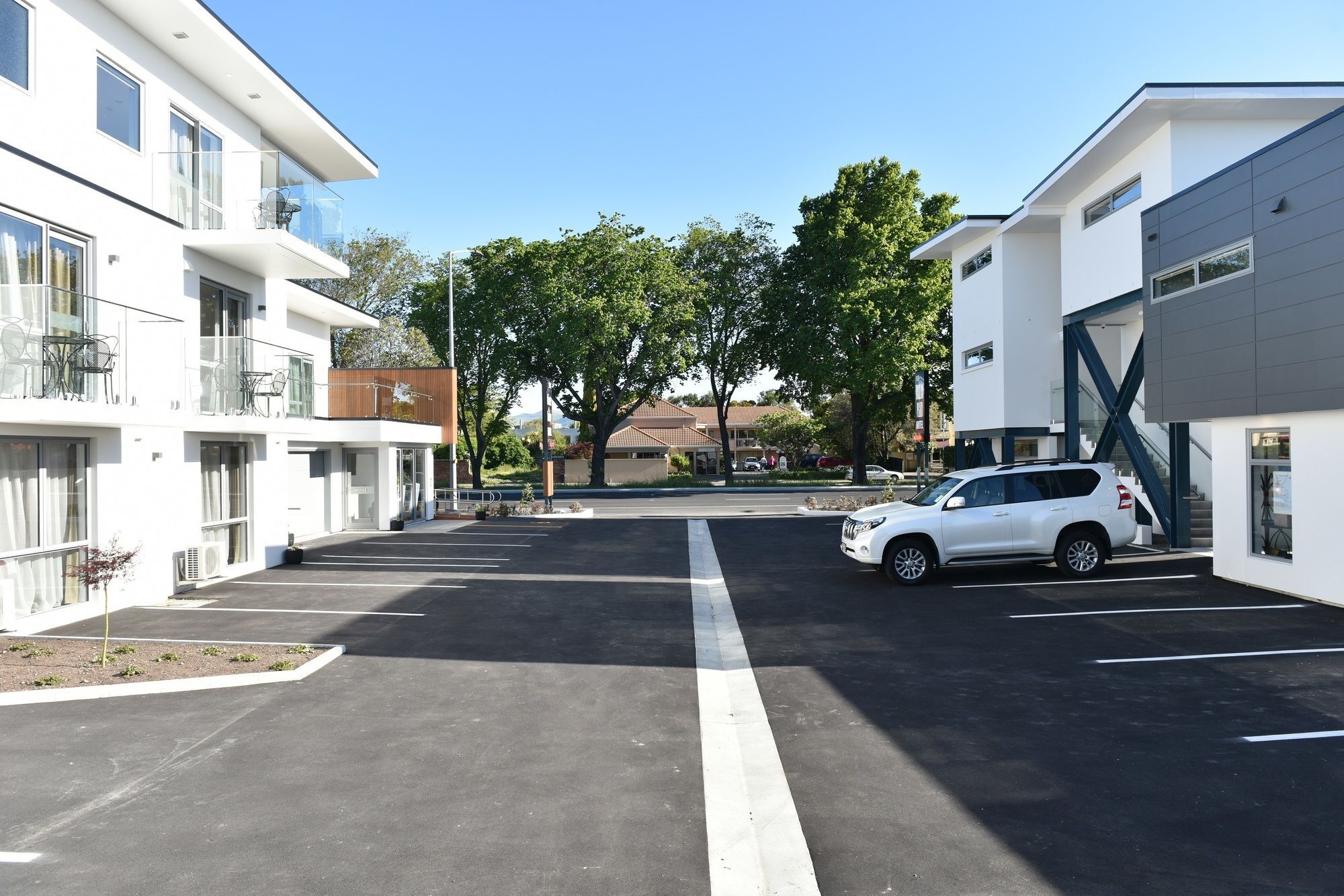 כרייסטצ'רץ' Bealey Plaza Motel מראה חיצוני תמונה The courtyard of the hotel
