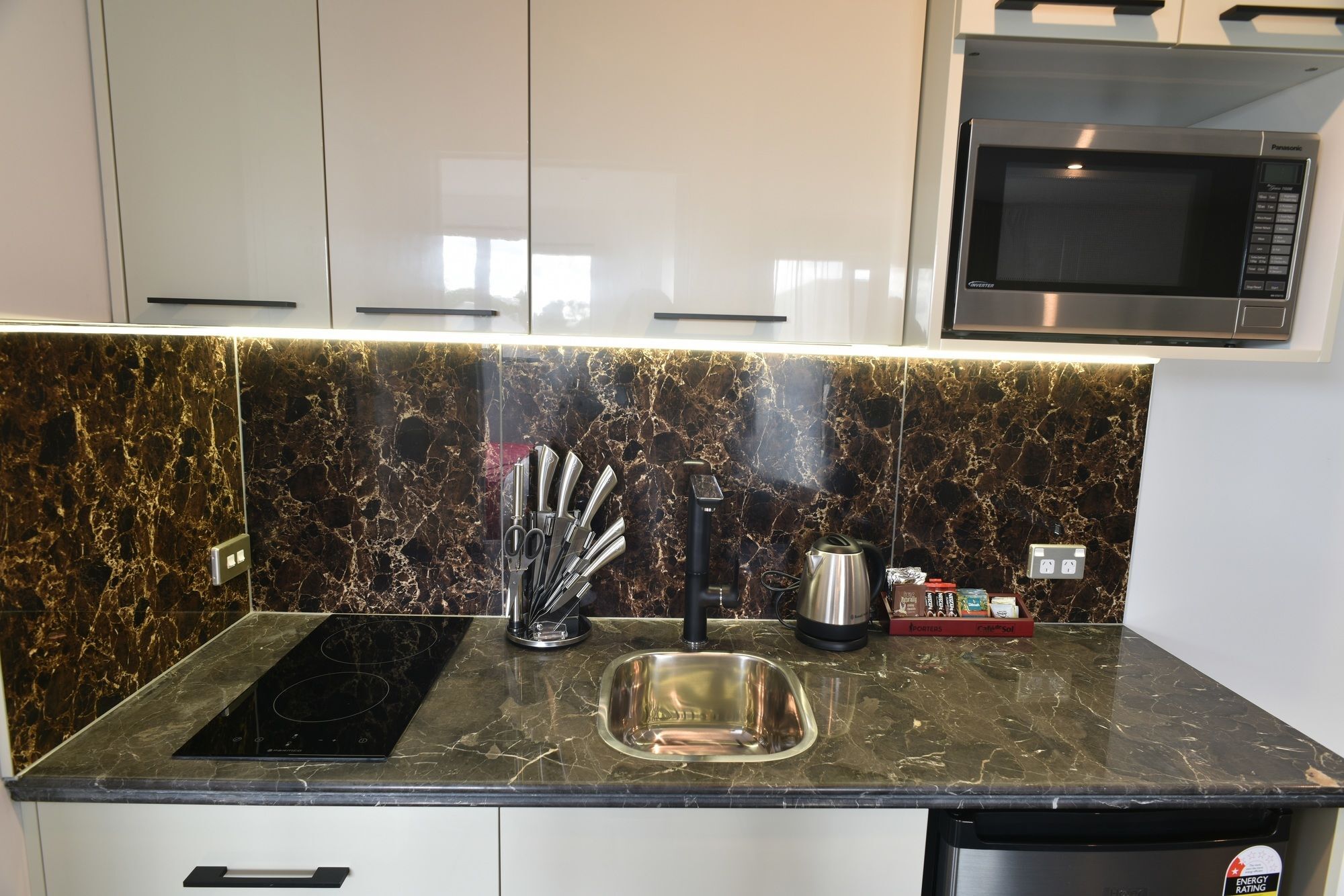 כרייסטצ'רץ' Bealey Plaza Motel מראה חיצוני תמונה A kitchen in a serviced apartment