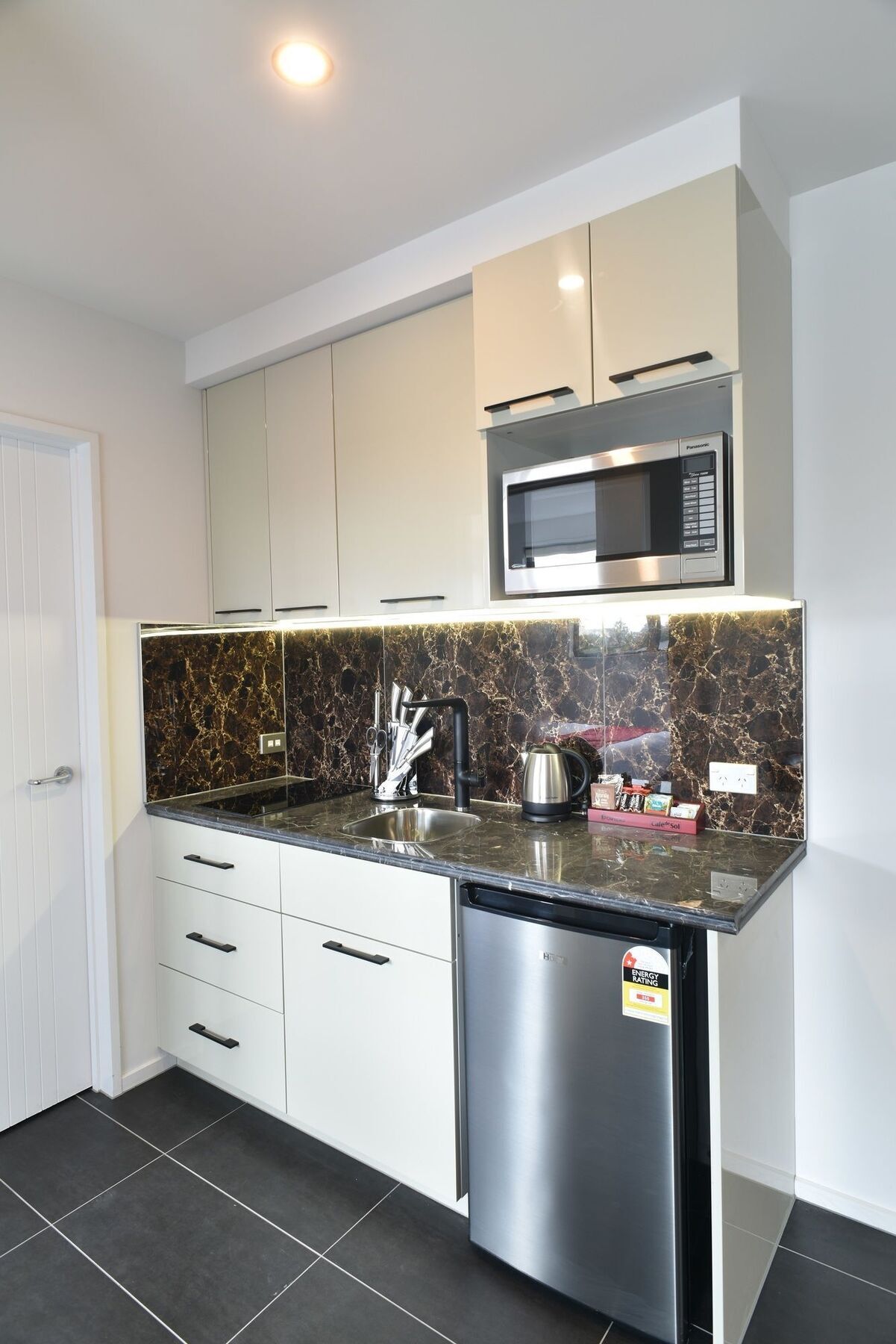כרייסטצ'רץ' Bealey Plaza Motel מראה חיצוני תמונה A modern kitchen